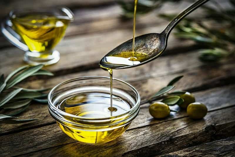 روغن زیتون حلبی حاج صفری و پسران اصل با حجم بالا و کیفیت مطلوب